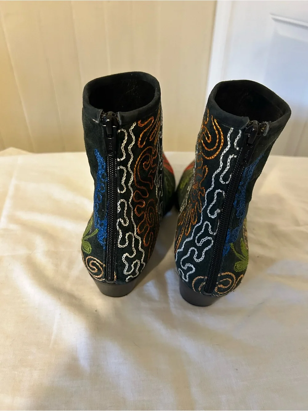 Artemis Turkey Handmade Velvet Suzani Embroidered Boots/EU 38 US 7/7.5 NEW